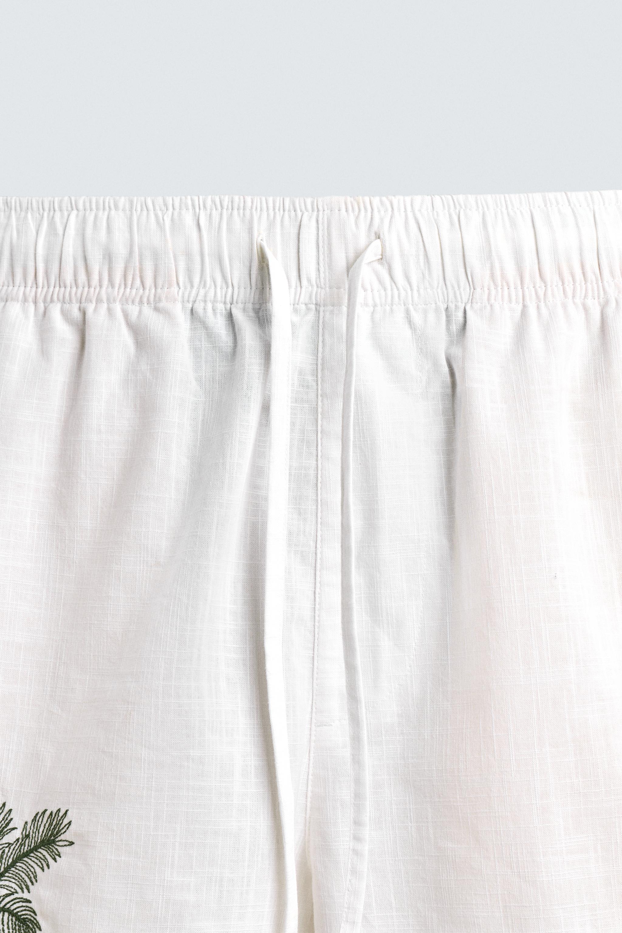 RELAXED FIT CONTRAST EMBROIDERY SHORTS